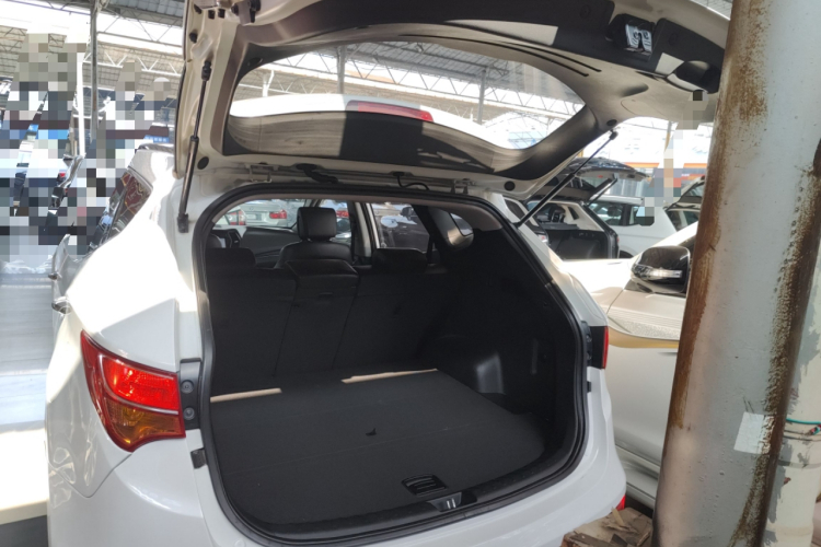 现代 胜达 2015款 2.0T 自动两驱智能型 5座机舱底盘23