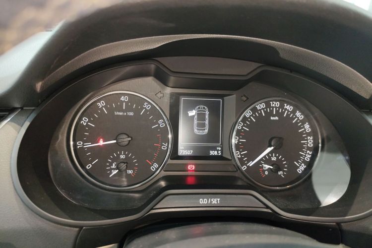 斯柯达 明锐 2015款 1.6L 自动逸俊版中控内饰14