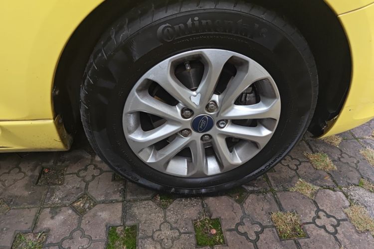 福特 福克斯 2013款 两厢经典 1.8L 手动基本型车身外观10