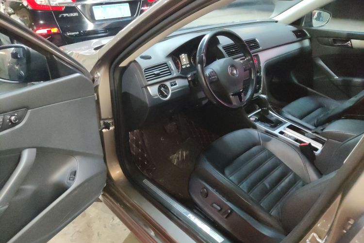 大众 帕萨特 2015款 1.8TSI DSG御尊版中控内饰20