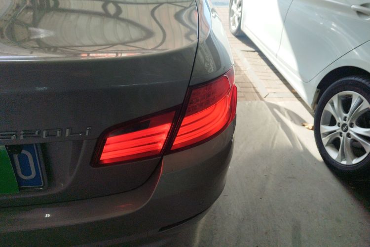 宝马5系 2013款 520Li 典雅型车身外观9