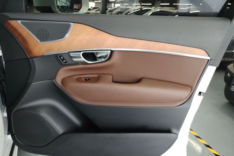 沃尔沃XC90 2019款 T6 智逸版 7座 国VI中控内饰7004