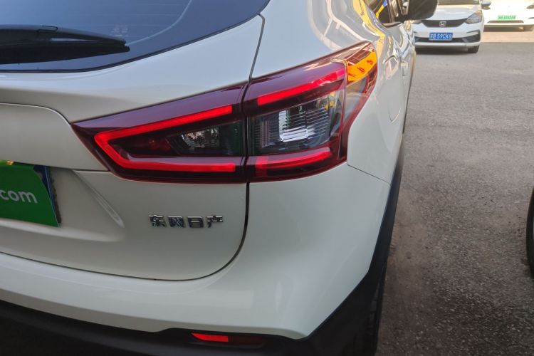 日产 逍客 2023款 经典 2.0L CVT XV舒适版车身外观9