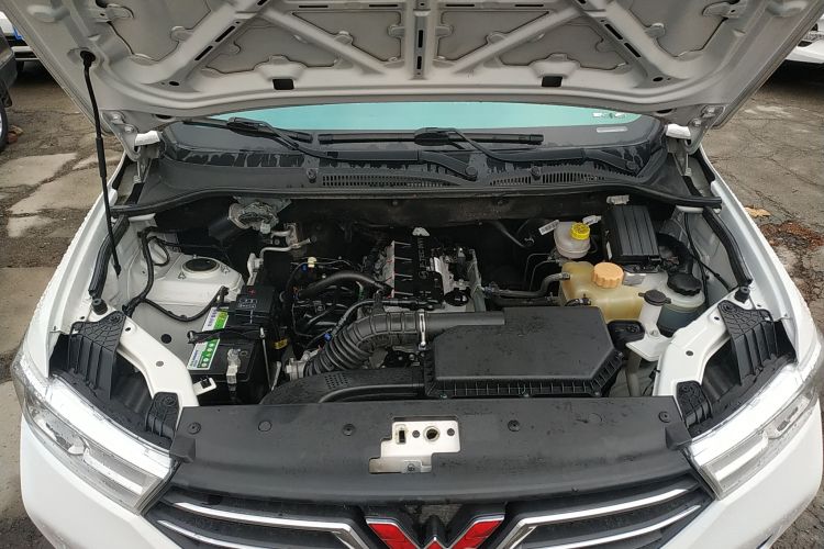 五菱汽车 五菱宏光 2021款 1.5L改款 S标准型 液压助力LAR机舱底盘24