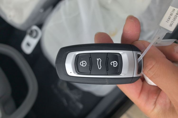 吉利银河 2025款 210km 熊猫卡丁中控内饰11