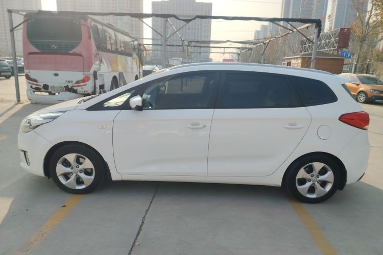 起亚 佳乐 2013款 2.0L 5座自动标准版 国IV车身外观4