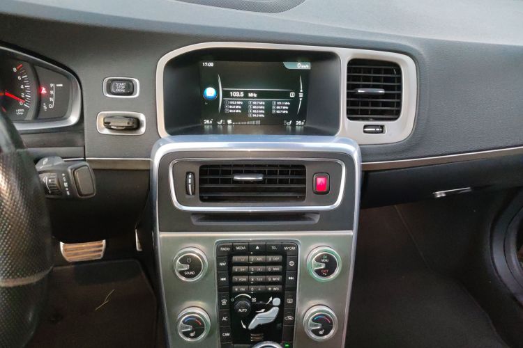 沃尔沃S60 2014款 S60L 2.0T 智远版中控内饰16