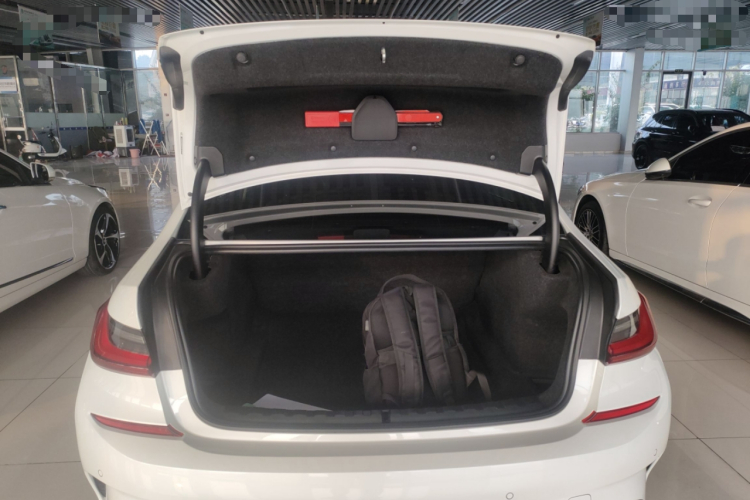 宝马3系 2022款 320Li M运动套装机舱底盘23