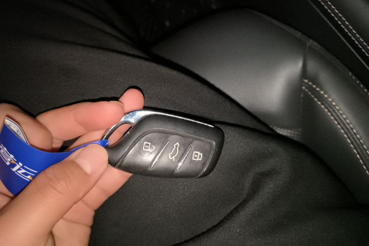 荣威RX3 2021款 PRO 1.6L CVT旗舰型中控内饰7001