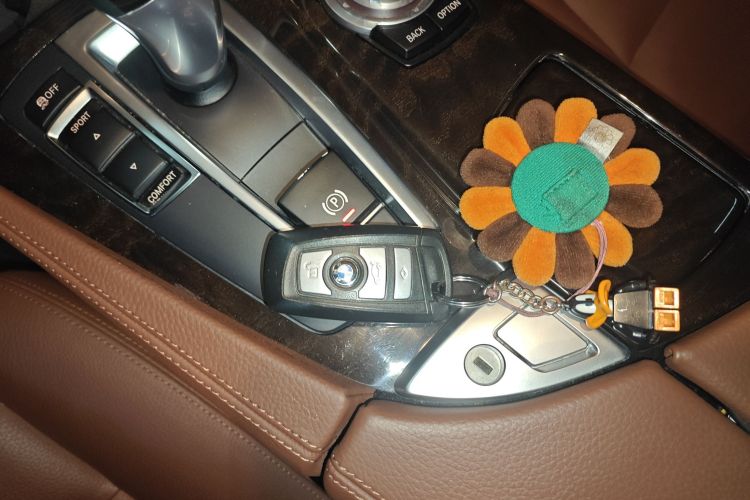 宝马5系 2017款 525Li 领先型中控内饰11