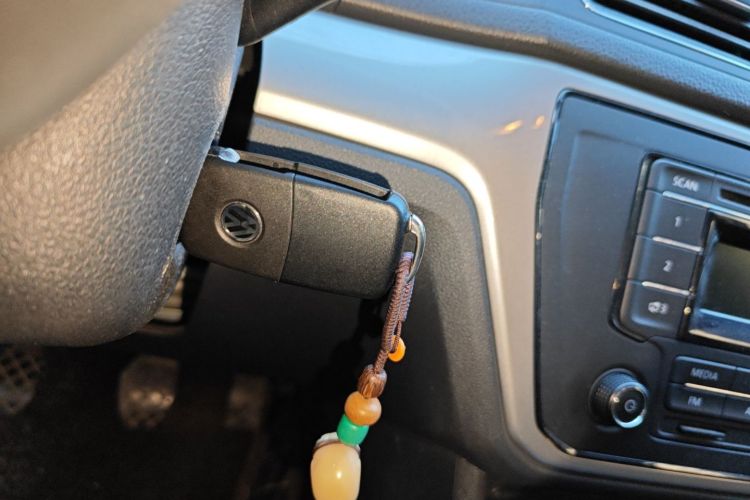 大众 朗逸 2017款 1.6L 手动风尚版中控内饰11