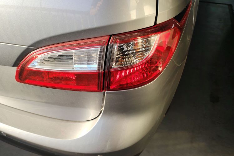 马自达5 2013款 2.0L 自动舒适型车身外观6006