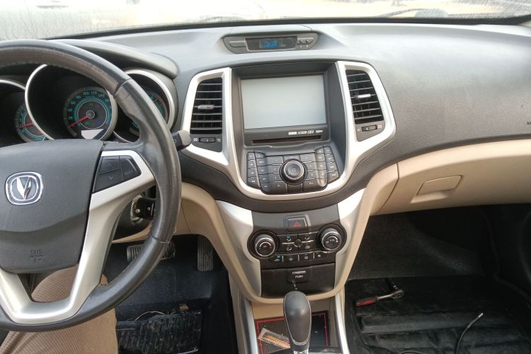 长安 逸动 2014款 1.6L 自动豪华型中控内饰12