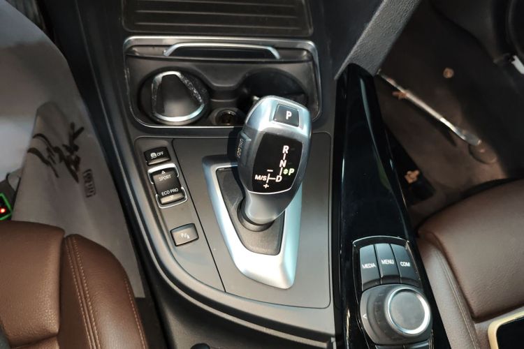 宝马3系 2018款 320Li 时尚型中控内饰18