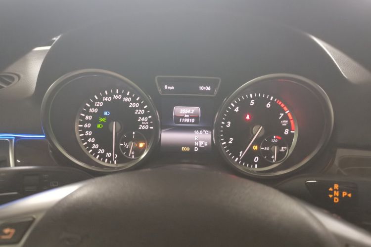 奔驰M级 2014款 ML 400 4MATIC动感型中控内饰14