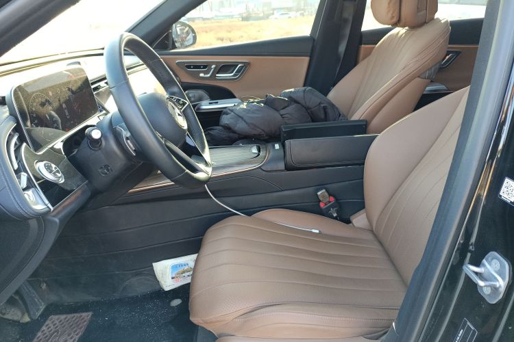 奔驰E级 2025款 E 300 L 豪华型中控内饰19