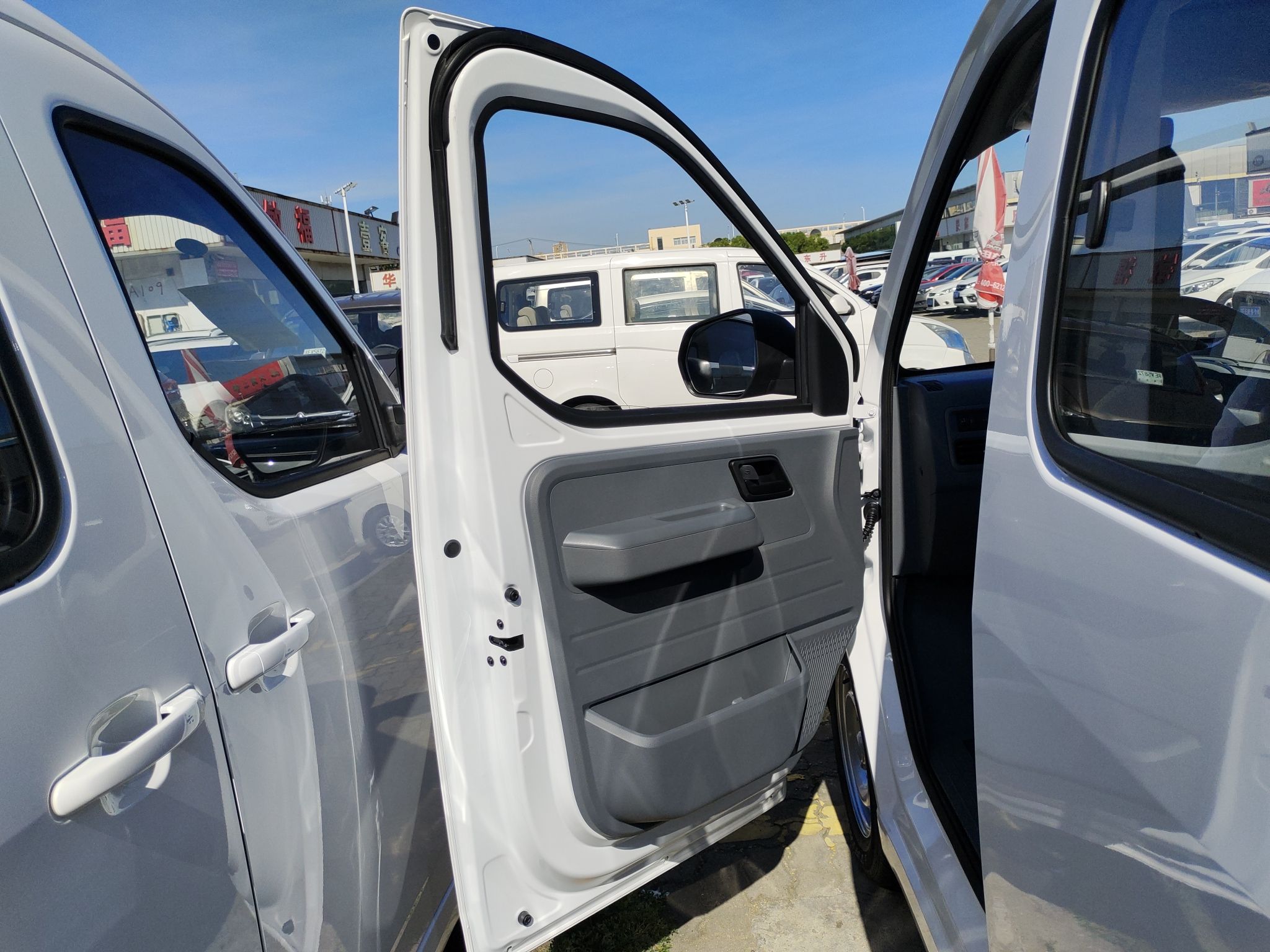 五菱汽车 五菱扬光 2024款 300KM 舒适型客车版 75kW