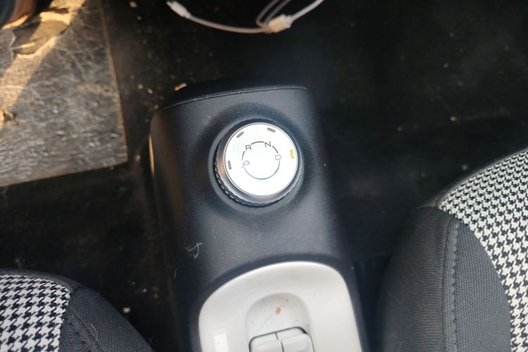 五菱汽车 宏光MINIEV 2024款 第三代 215km 青春版中控内饰18