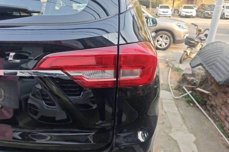 哈弗M6 2018款 改款 1.5T DCT两驱精英型车身外观9