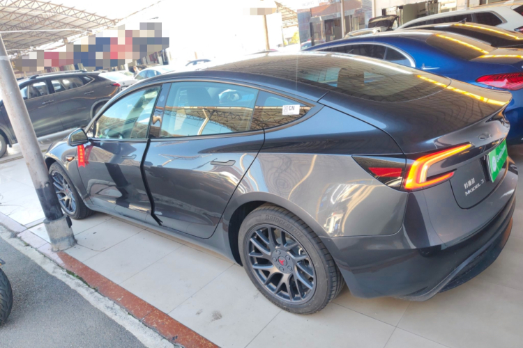 特斯拉 Model 3 2025款 后轮驱动版车身外观4