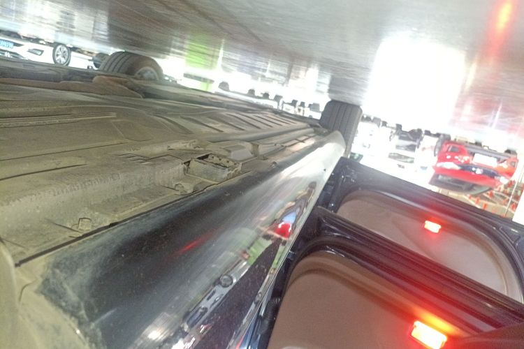 奔驰E级 2019款 E 300 L 时尚型局部细节9002