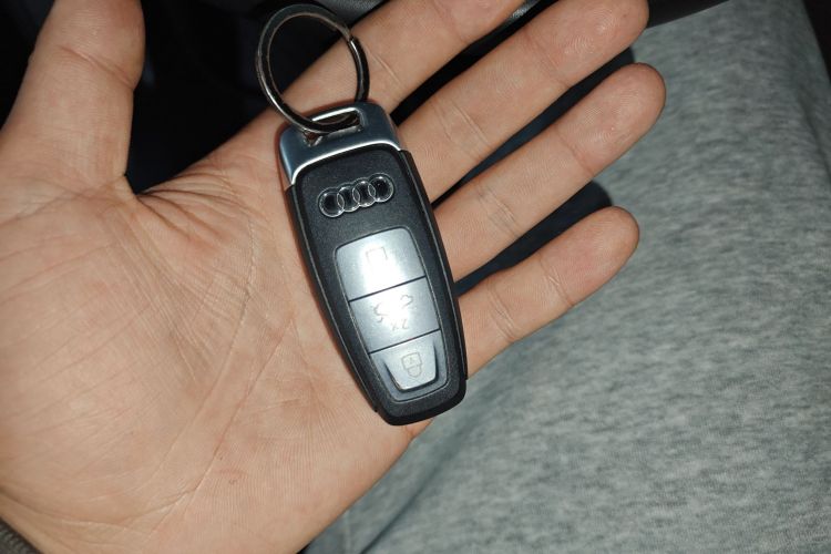 奥迪Q6 2024款 50 TFSI quattro 行云型 羽林套装 6座中控内饰11