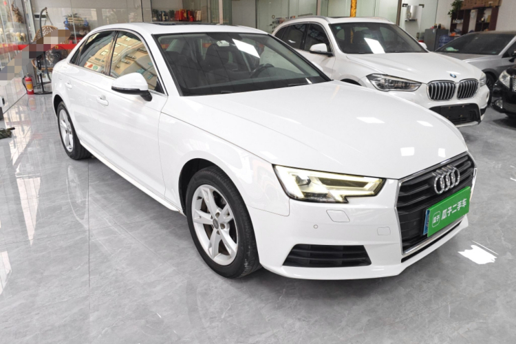 奥迪A4L 2017款 40 TFSI 时尚型车身外观3