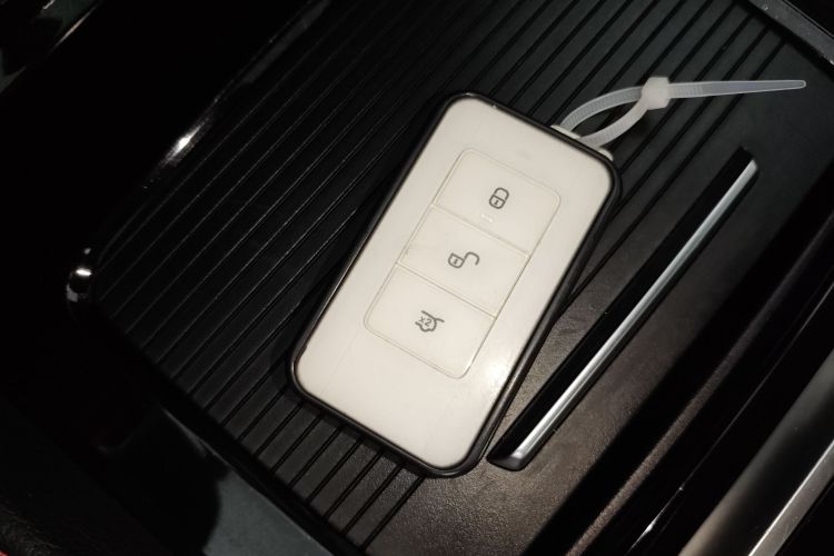 比亚迪 唐新能源 2018款 DM 2.0T 全时四驱智联创领型 5座 国V中控内饰7001