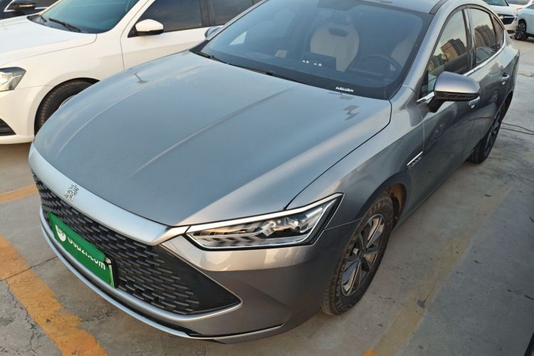 比亚迪 秦PLUS 2024款 荣耀版 DM-i 55KM领先型车身外观1