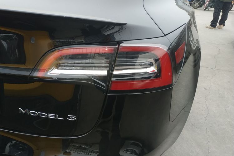 特斯拉 Model 3 2021款 标准续航后驱升级版车身外观9