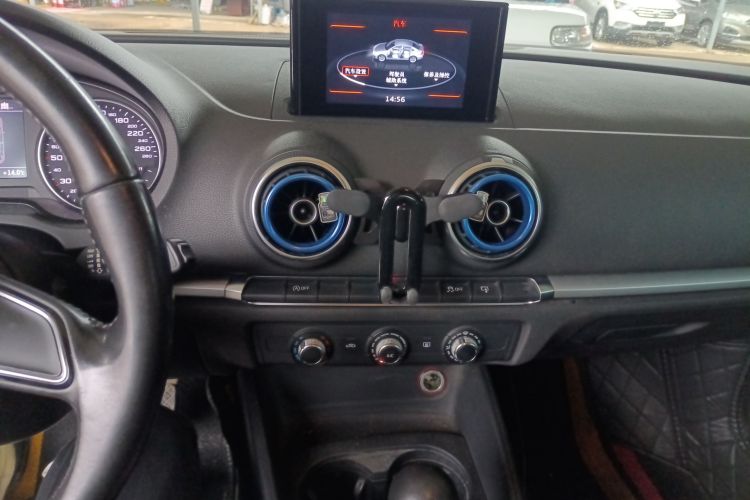 奥迪A3 2016款 Limousine 35 TFSI 进取型中控内饰16