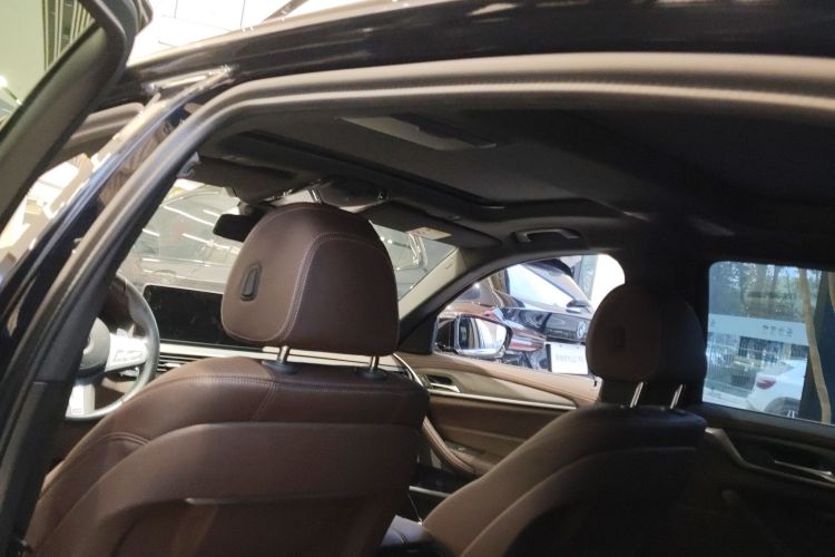 宝马5系 2023款 530Li 领先型 M运动套装中控内饰22