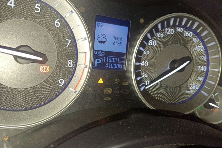 英菲尼迪Q70 2017款 Q70L 2.5L 悦享版中控内饰15