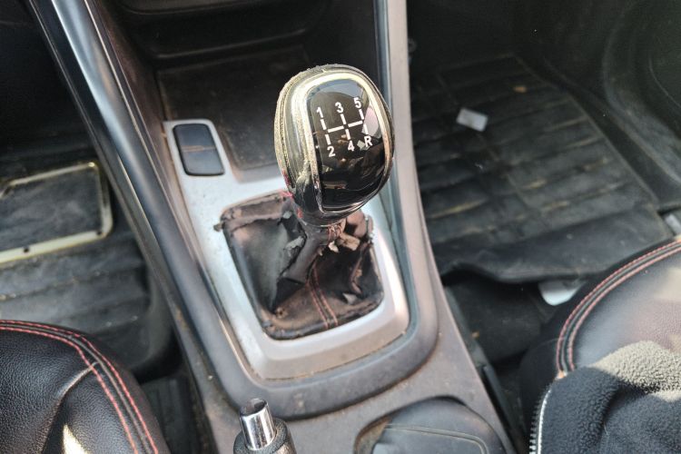 奇瑞 瑞虎5 2014款 2.0L 手动家悦版中控内饰18