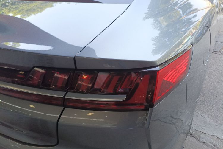 比亚迪 汉 2020款 EV 四驱高性能版旗舰型车身外观9