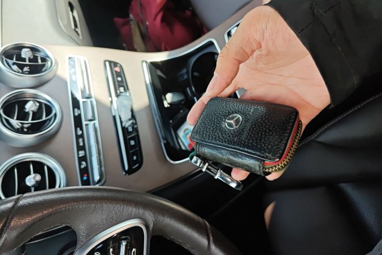 奔驰GLC 2022款 改款 GLC 300 L 4MATIC 动感型臻藏版中控内饰11