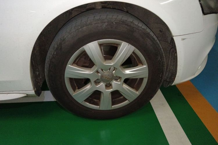 奥迪A4L 2010款 2.0 TFSI 舒适型车身外观10