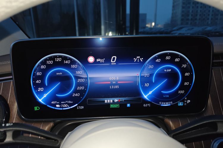 奔驰EQE 2022款 350 豪华版中控内饰14