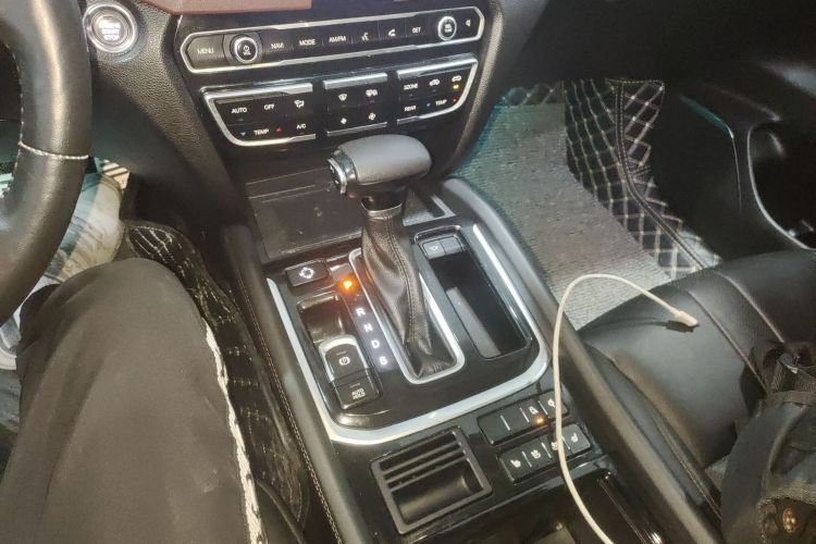 广汽传祺 传祺GS8 2017款 320T 两驱豪华智联版（七座）局部细节18