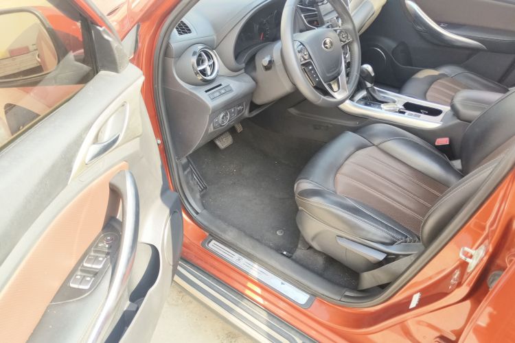 比亚迪 宋 2016款 盖世版 1.5TID 自动精英型中控内饰20