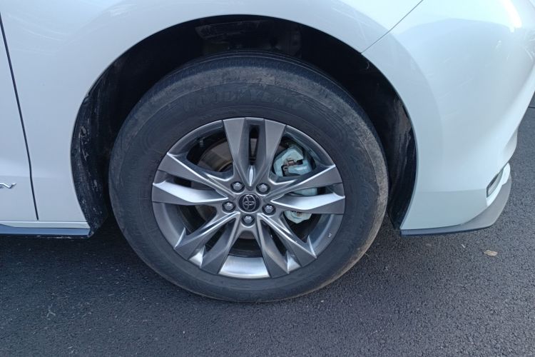 丰田 赛那SIENNA 2024款 2.5L混动 四驱尊贵版车身外观10