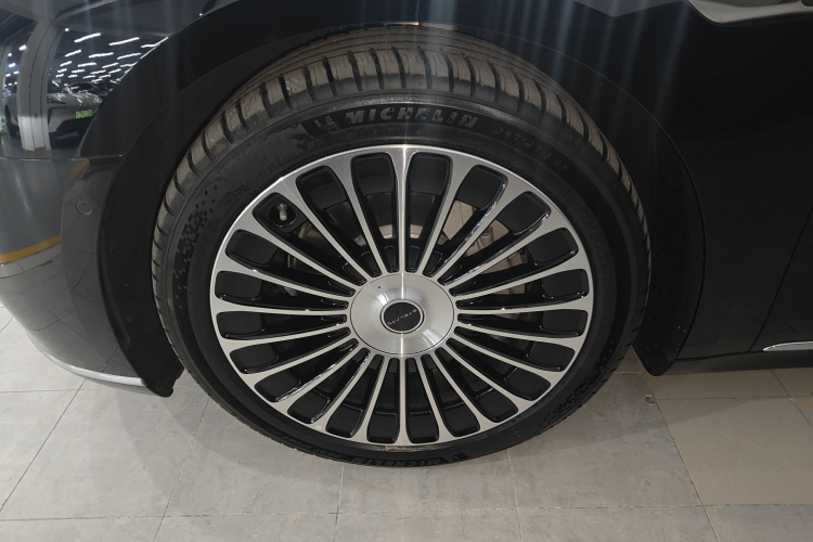 鸿蒙智行 享界S9 2025款 增程 Ultra车身外观6004