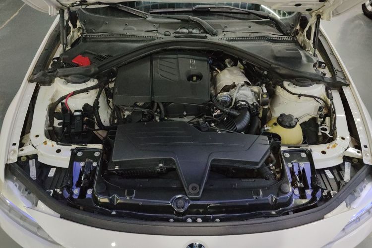 宝马3系 2015款 316Li 时尚型机舱底盘24