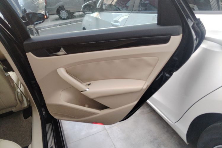 大众 帕萨特 2013款 1.8TSI DSG尊荣版中控内饰7006