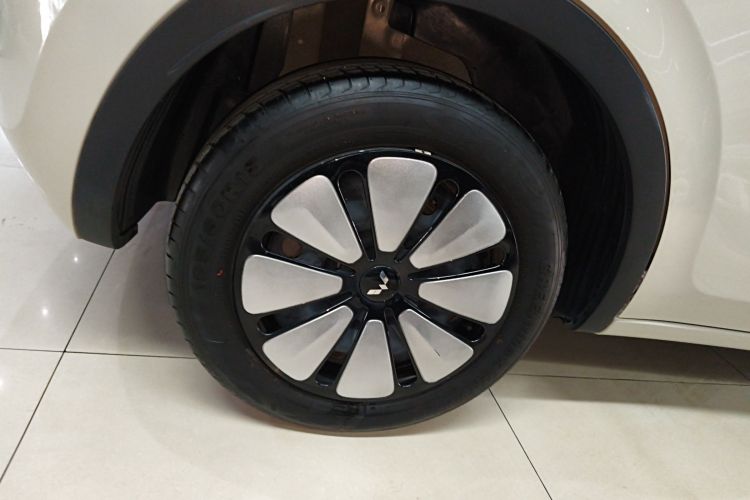 五菱汽车 五菱缤果 2023款 410km 灵犀尊享款车身外观6003