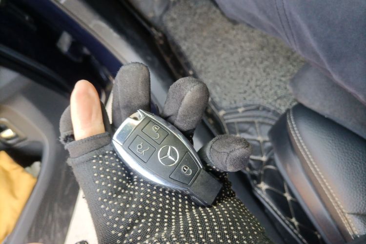 奔驰C级 2017款 改款 C 200 运动版中控内饰11