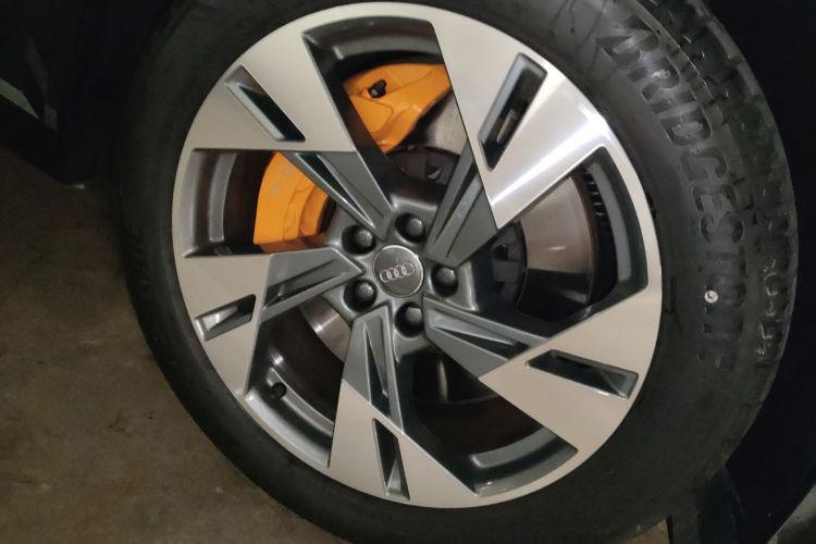 奥迪e-tron(进口) 2019款 55 quattro 技术型车身外观10