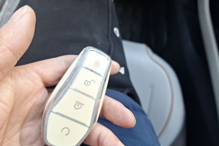 比亚迪 秦PLUS 2023款  冠军版 DM-i 120KM超越型中控内饰7001