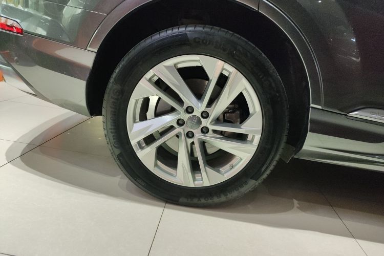 奥迪Q7 2021款 45 TFSI quattro S line运动型车身外观6008