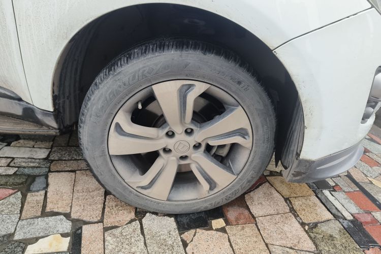 纳智捷 大7 SUV 2015款 2.2T 两驱智尊型车身外观10